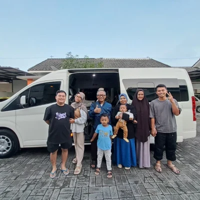 sewa hiace solo